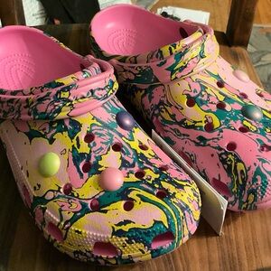 Croc shoes w/Jibbitz New W11